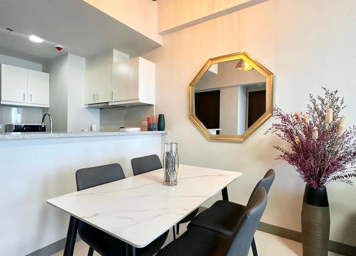 מנילה Cindys Place